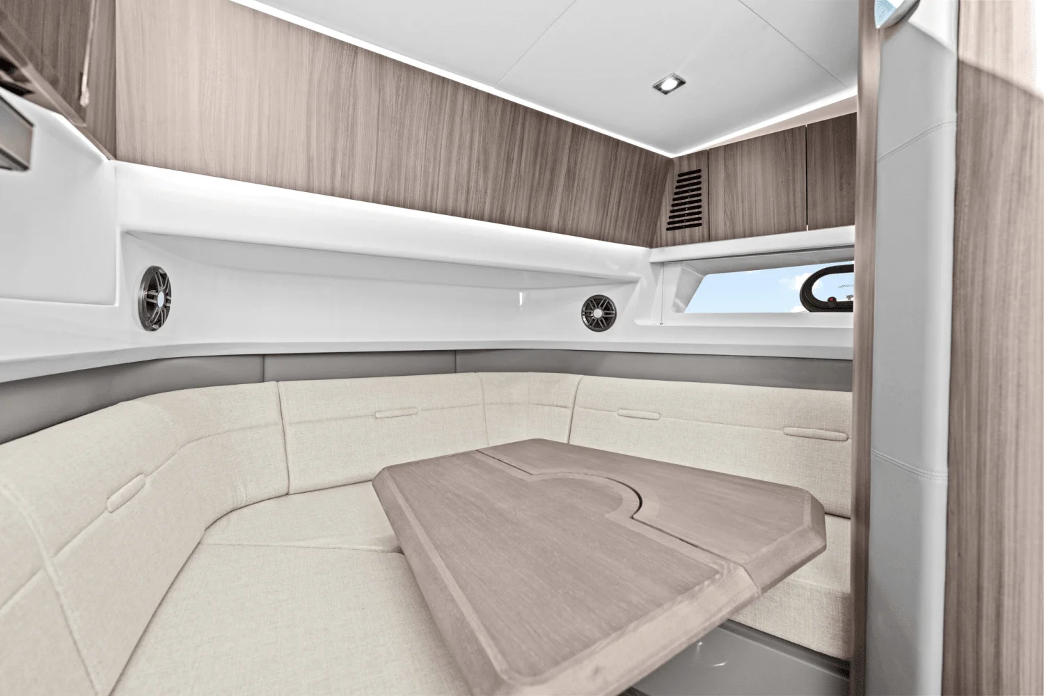 2025 Sea Ray SLX 400 Outboard Image Thumbnail #37