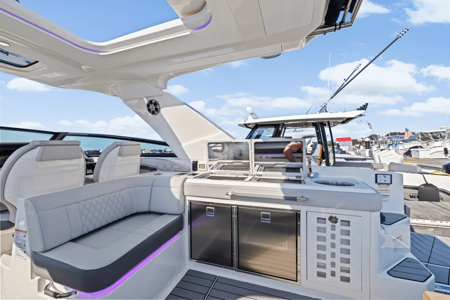 2025 Sea Ray SLX 400 Outboard Image Thumbnail #17