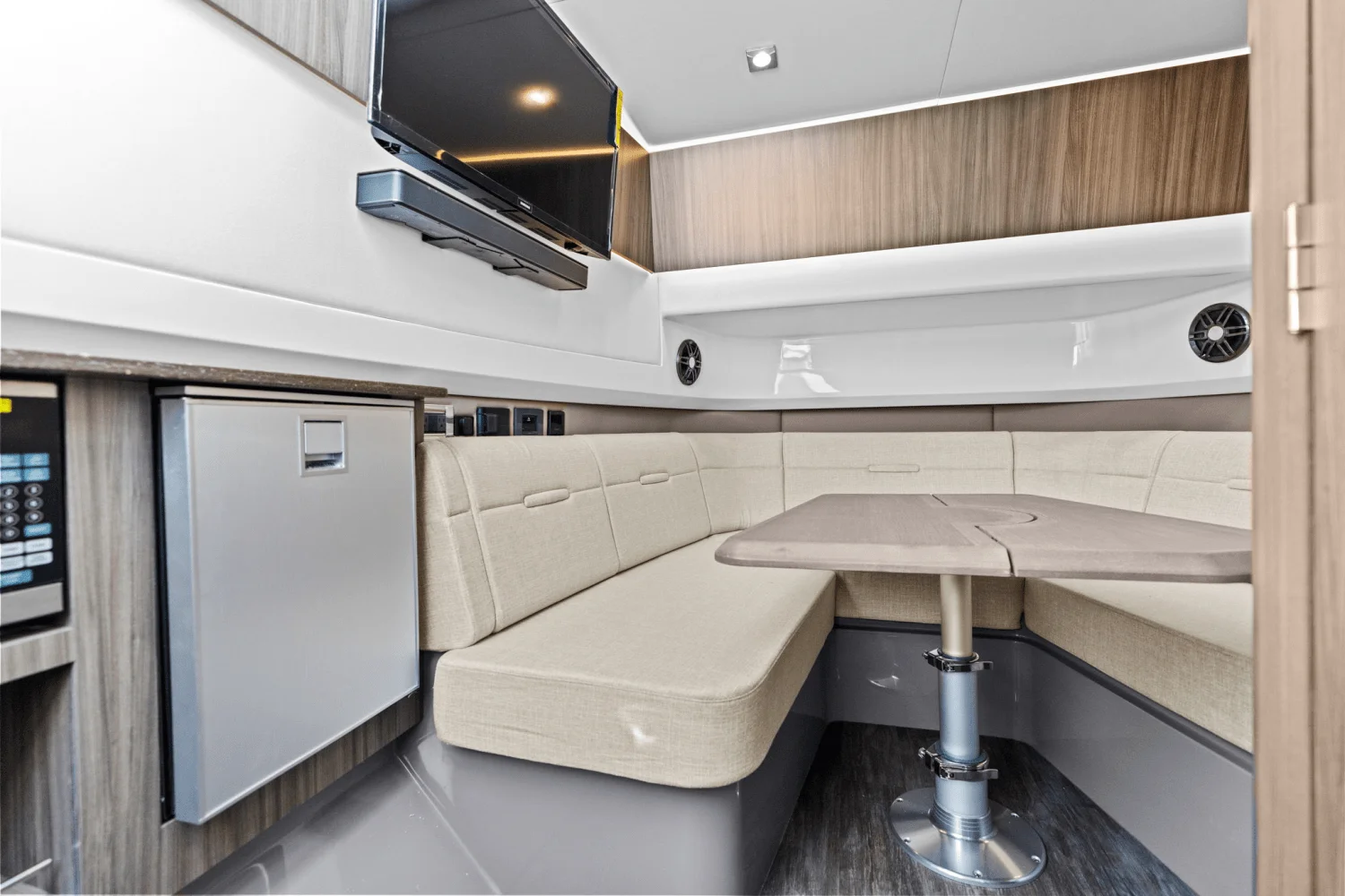 2025 Sea Ray SLX 400 Outboard Image Thumbnail #39