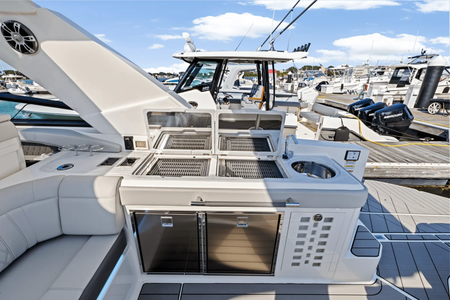 2025 Sea Ray SLX 400 Outboard Image Thumbnail #19