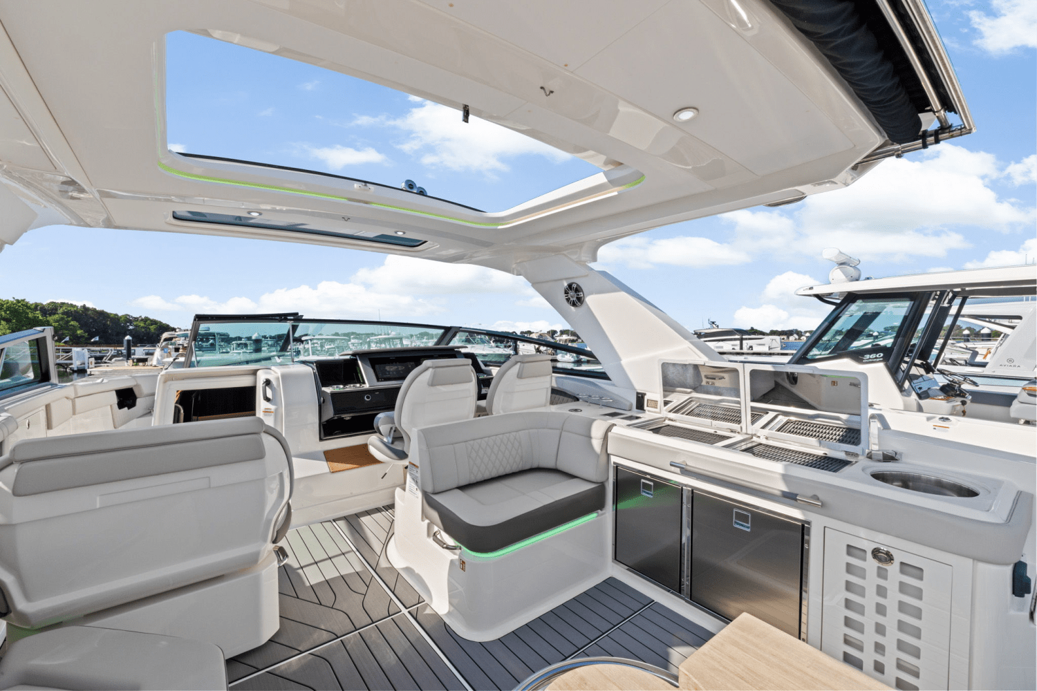 2025 Sea Ray SLX 400 Outboard Image Thumbnail #22