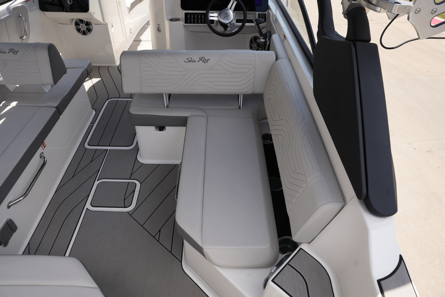 2025 Sea Ray SDX 270 Surf Image Thumbnail #9