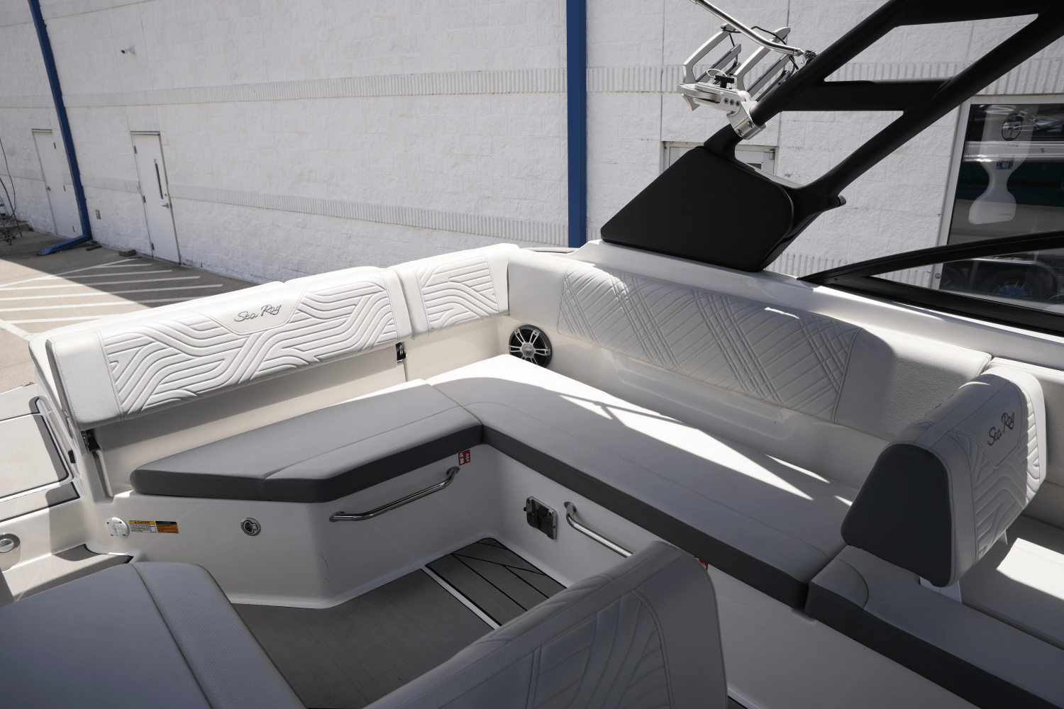 2025 Sea Ray SDX 270 Surf Image Thumbnail #10