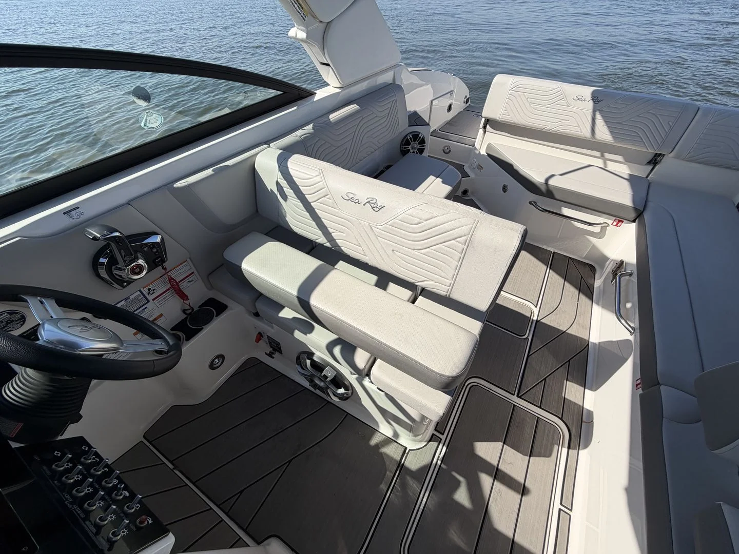 2025 Sea Ray SDX 270 Surf Image Thumbnail #39