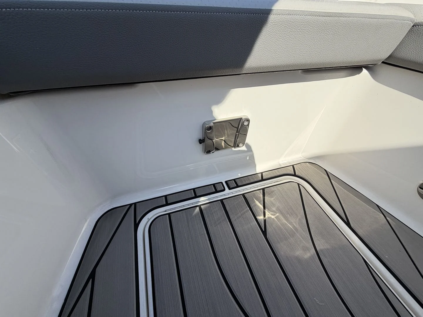 2025 Sea Ray SDX 270 Surf Image Thumbnail #34