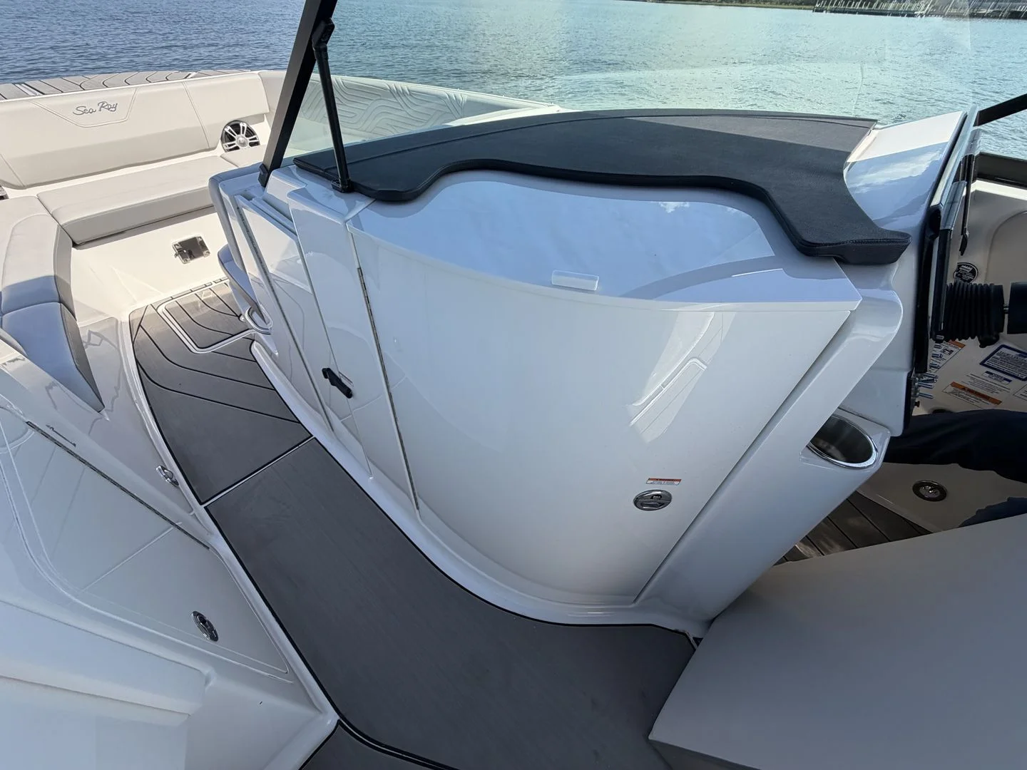 2025 Sea Ray SDX 270 Surf Image Thumbnail #38