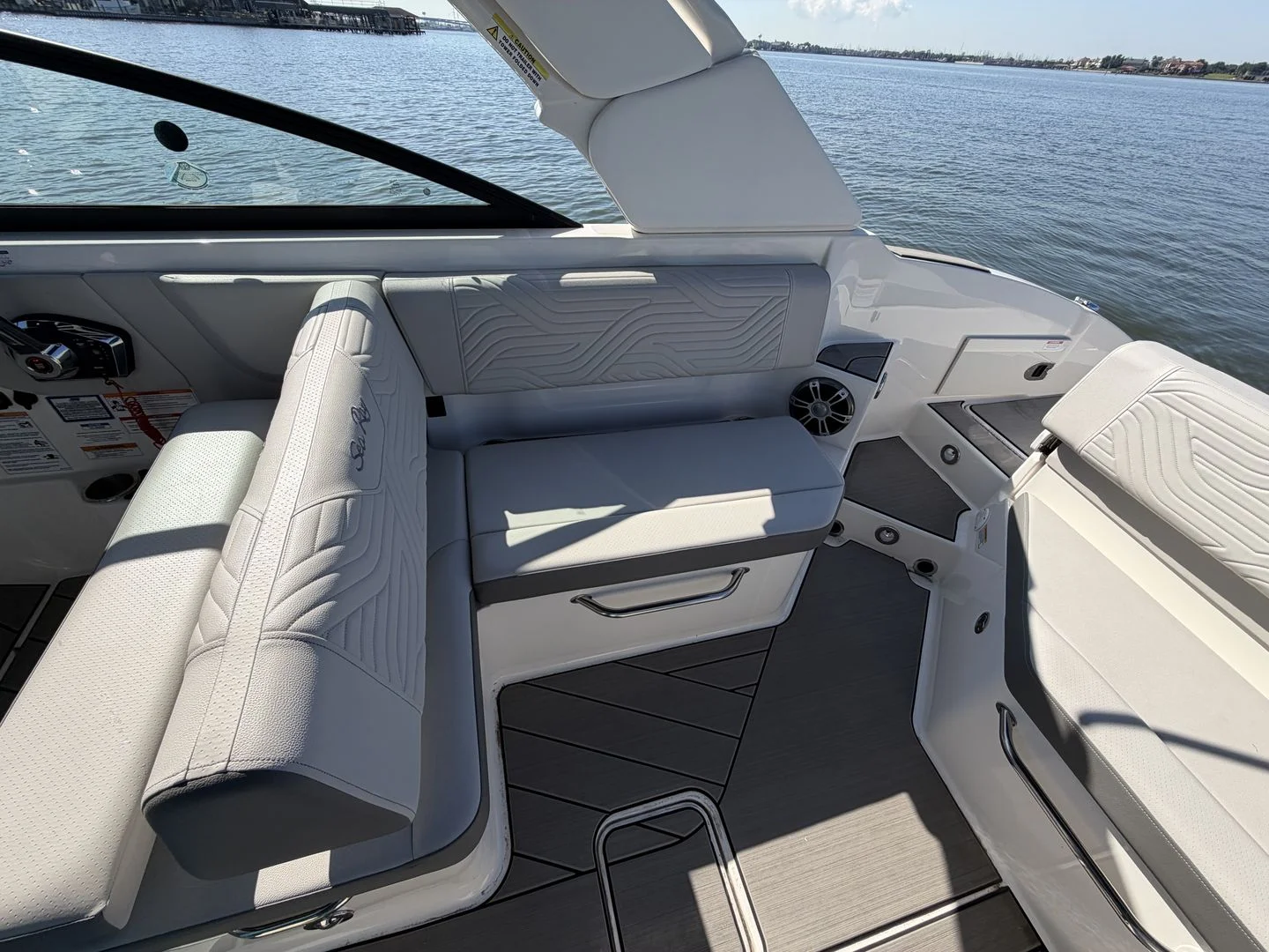 2025 Sea Ray SDX 270 Surf Image Thumbnail #43