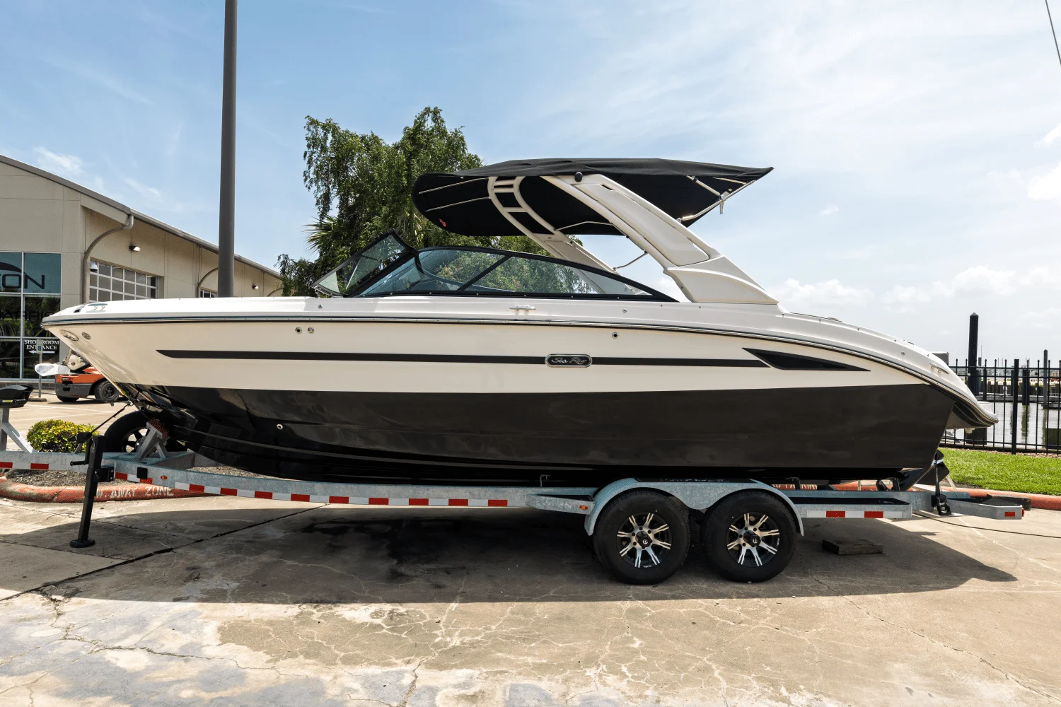 2025 Sea Ray SDX 270 Surf Image Thumbnail #5