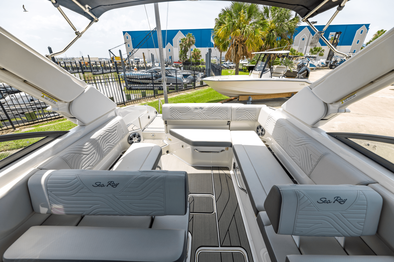 2025 Sea Ray SDX 270 Surf Image Thumbnail #17