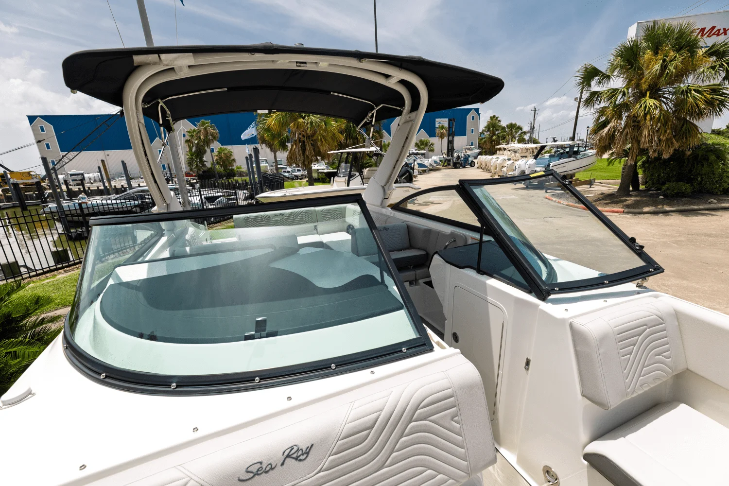 2025 Sea Ray SDX 270 Surf Image Thumbnail #16