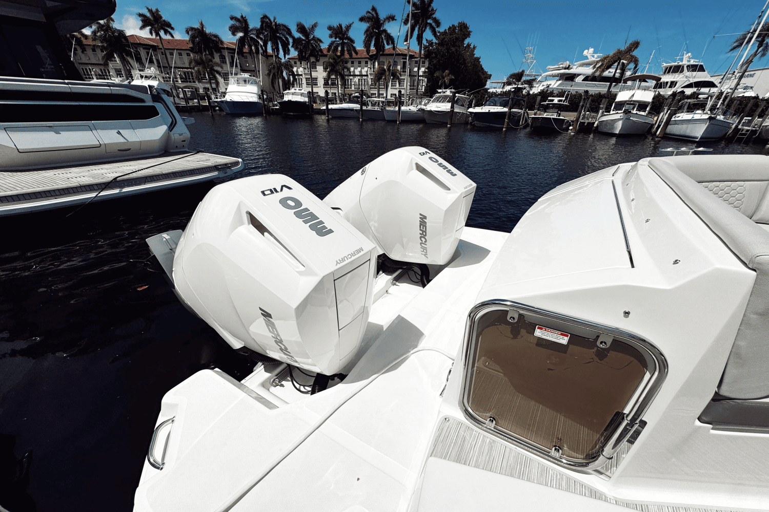 2025 Sea Ray Sundancer 320 Outboard Image Thumbnail #22