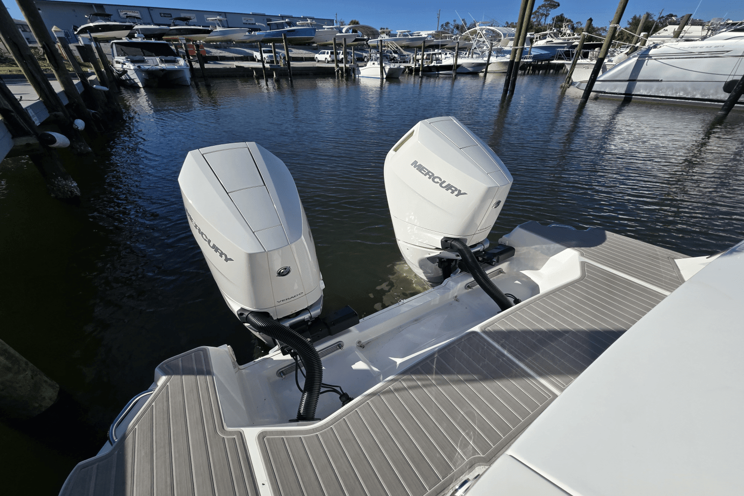 2025 Sea Ray Sundancer 320 Outboard Image Thumbnail #2