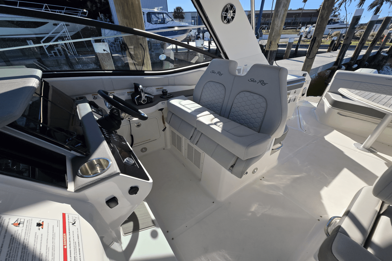 2025 Sea Ray Sundancer 320 Outboard Image Thumbnail #8