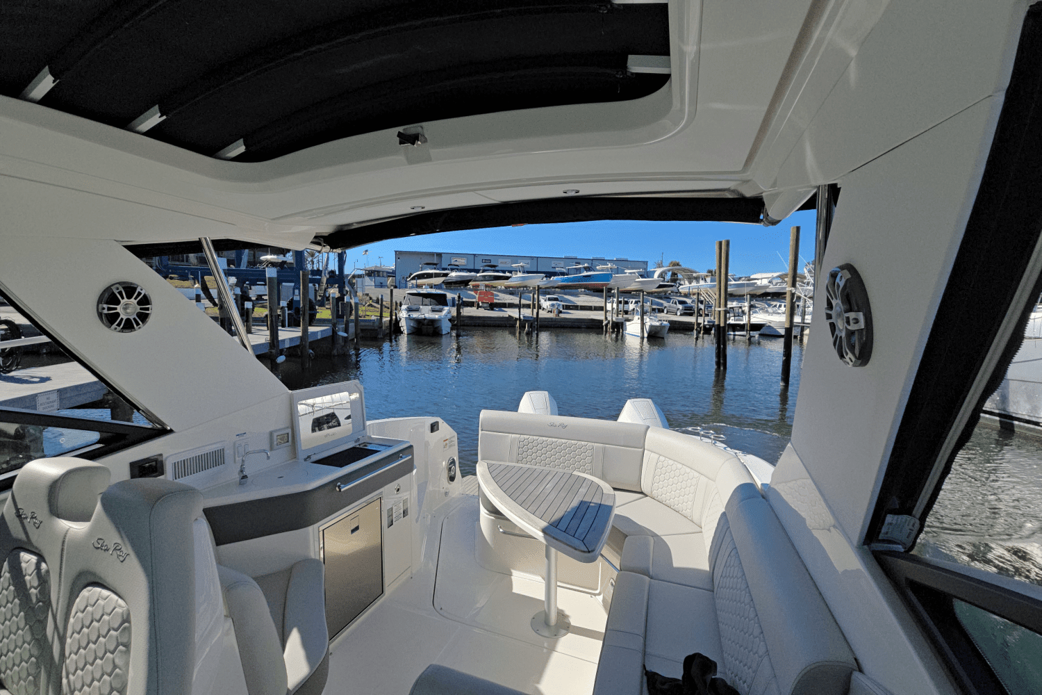 2025 Sea Ray Sundancer 320 Outboard Image Thumbnail #4