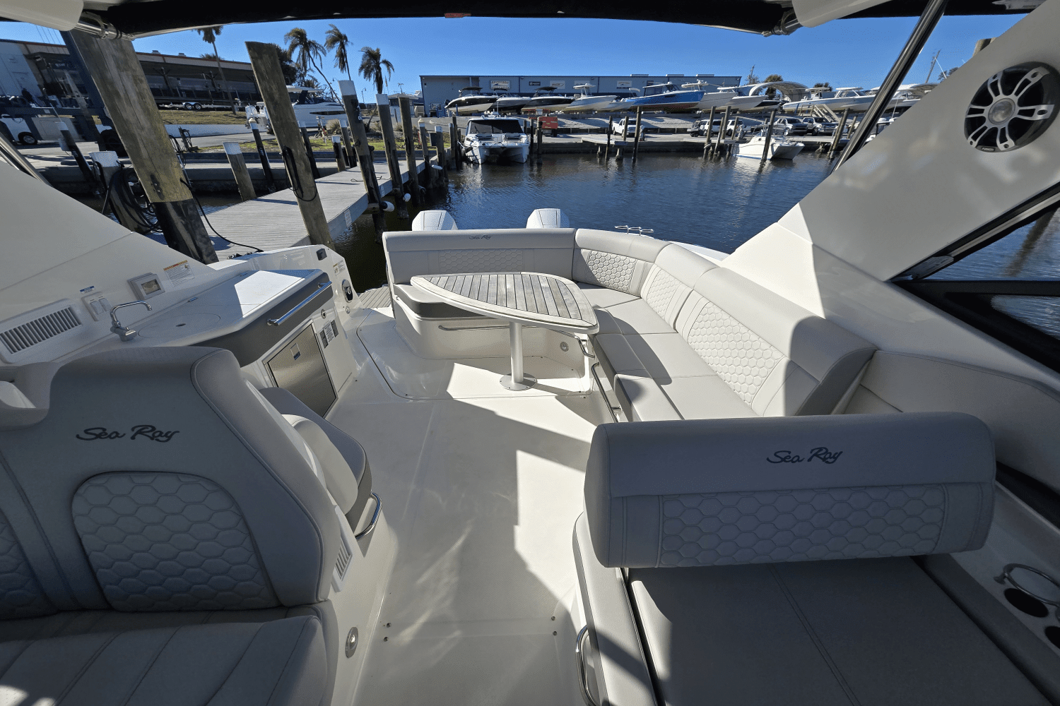 2025 Sea Ray Sundancer 320 Outboard Image Thumbnail #6