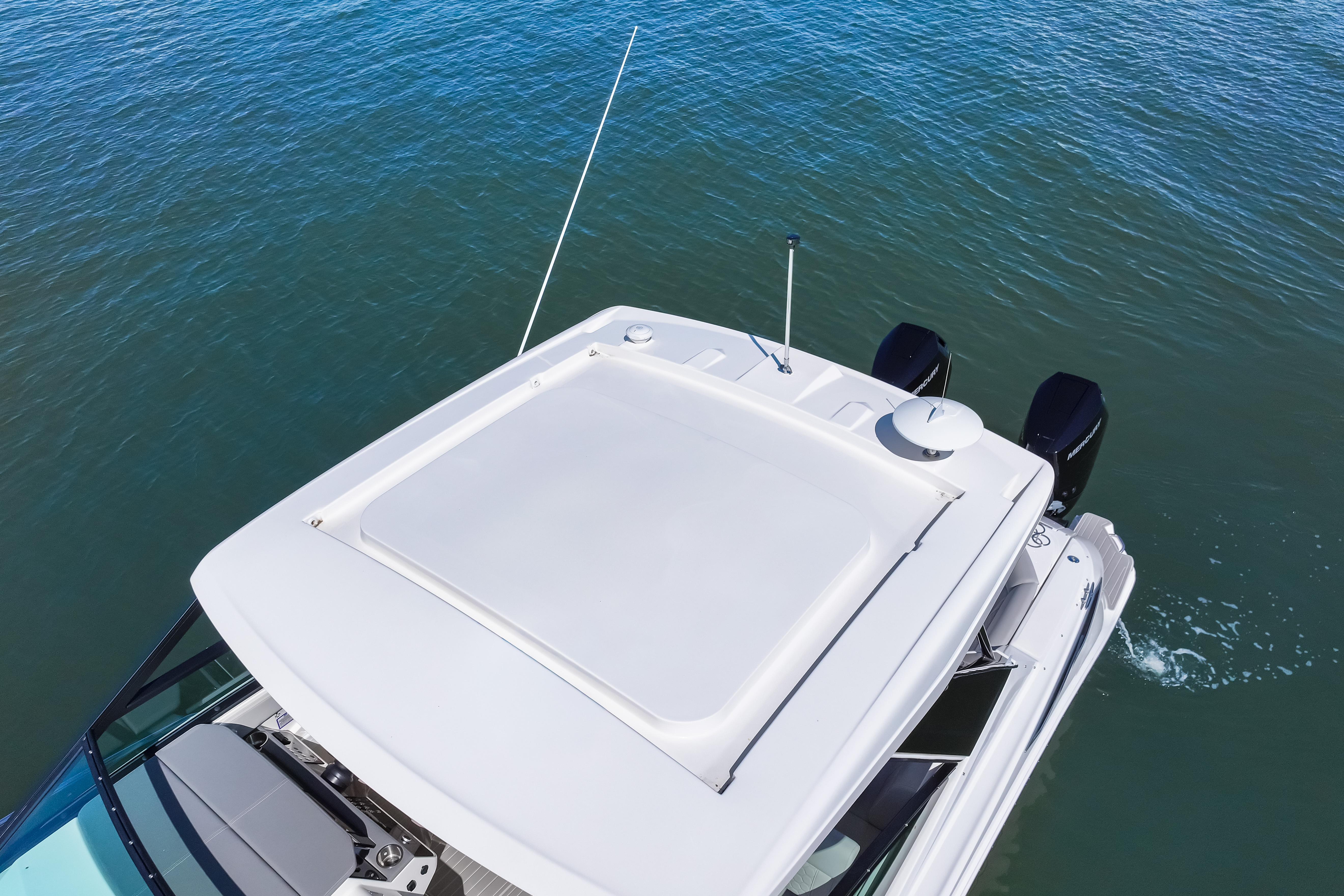 2025 Sea Ray Sundancer 320 Outboard Image Thumbnail #7