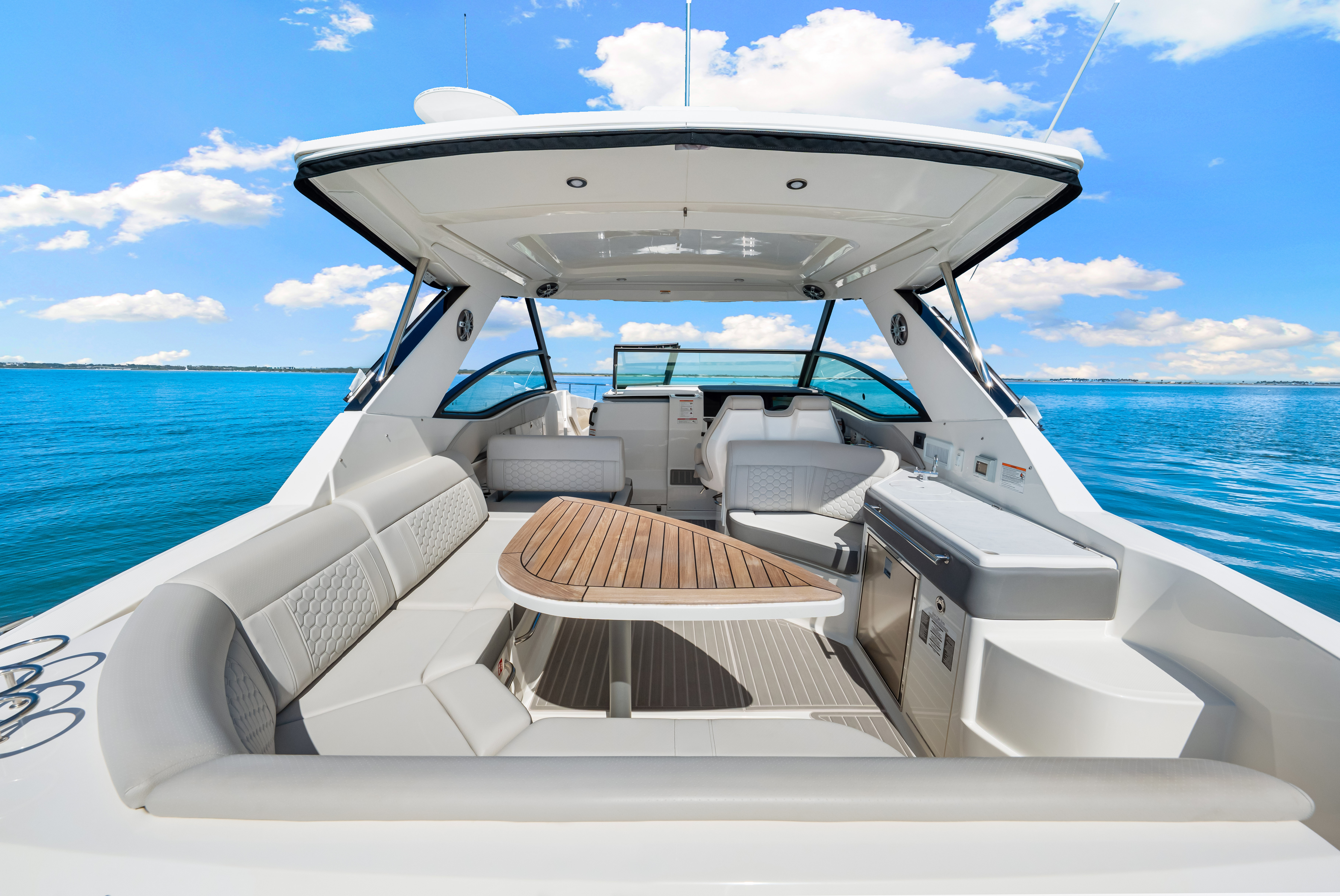 2025 Sea Ray Sundancer 320 Outboard Image Thumbnail #15