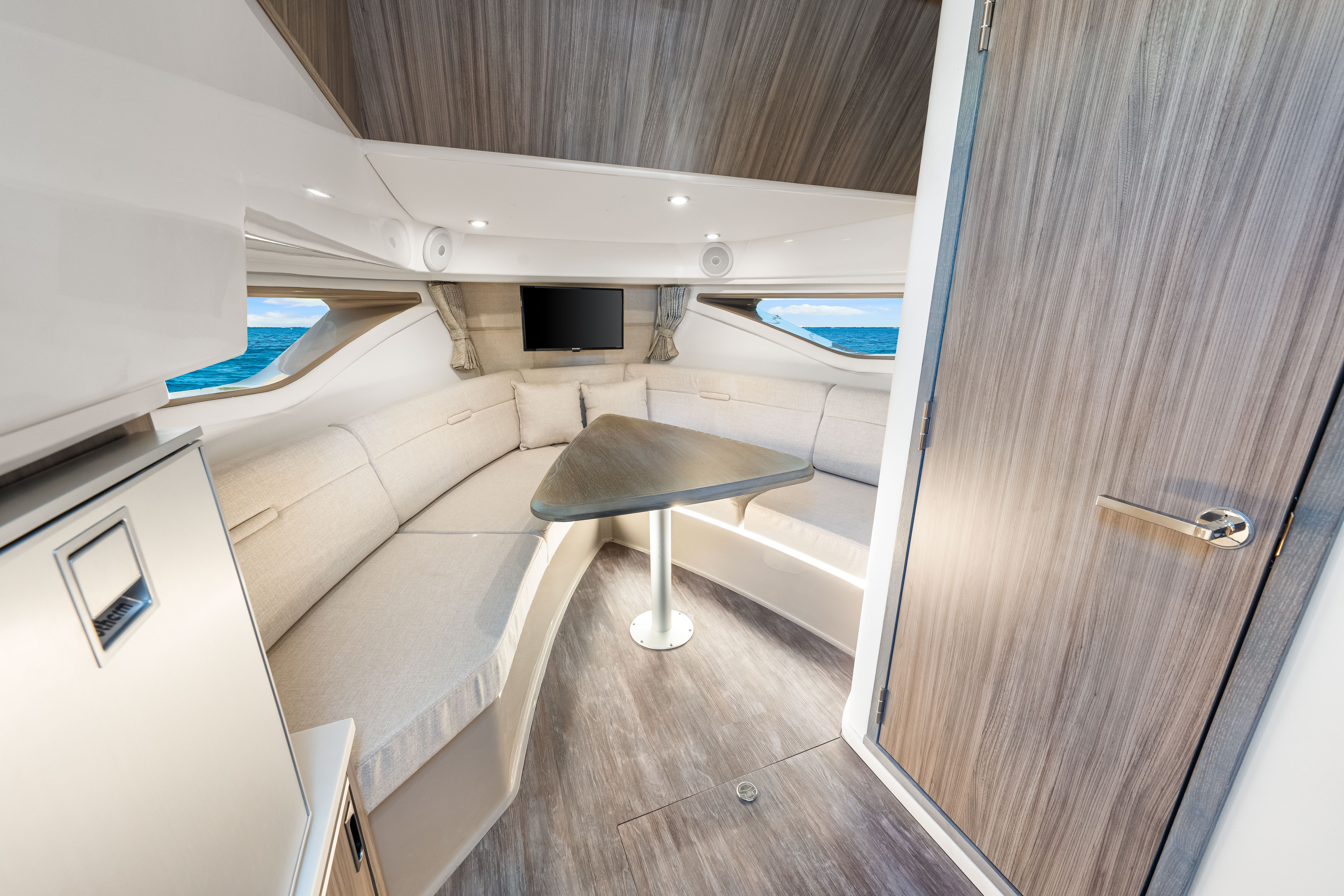 2025 Sea Ray Sundancer 320 Outboard Image Thumbnail #31