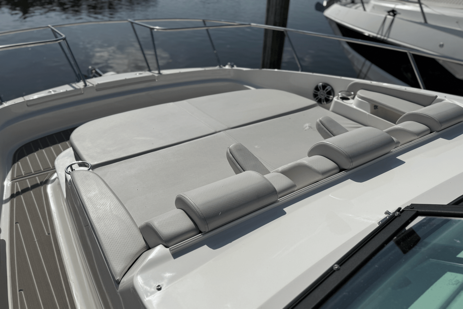 2025 Sea Ray Sundancer 320 Outboard Image Thumbnail #29