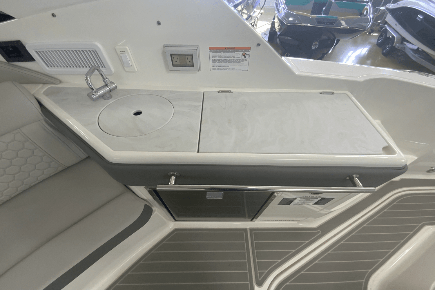 2025 Sea Ray Sundancer 320 Outboard Image Thumbnail #14