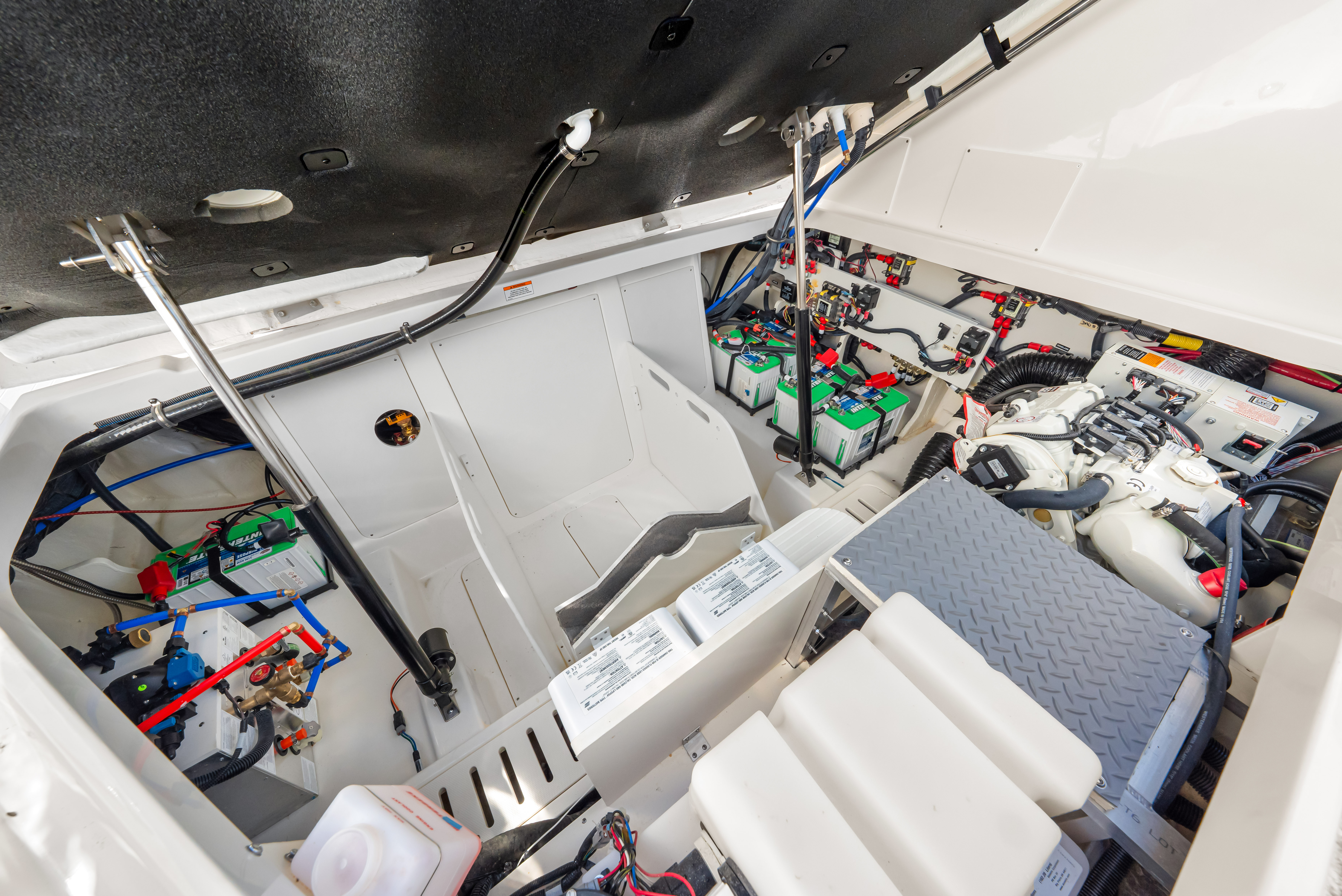 2025 Sea Ray Sundancer 320 Outboard Image Thumbnail #37