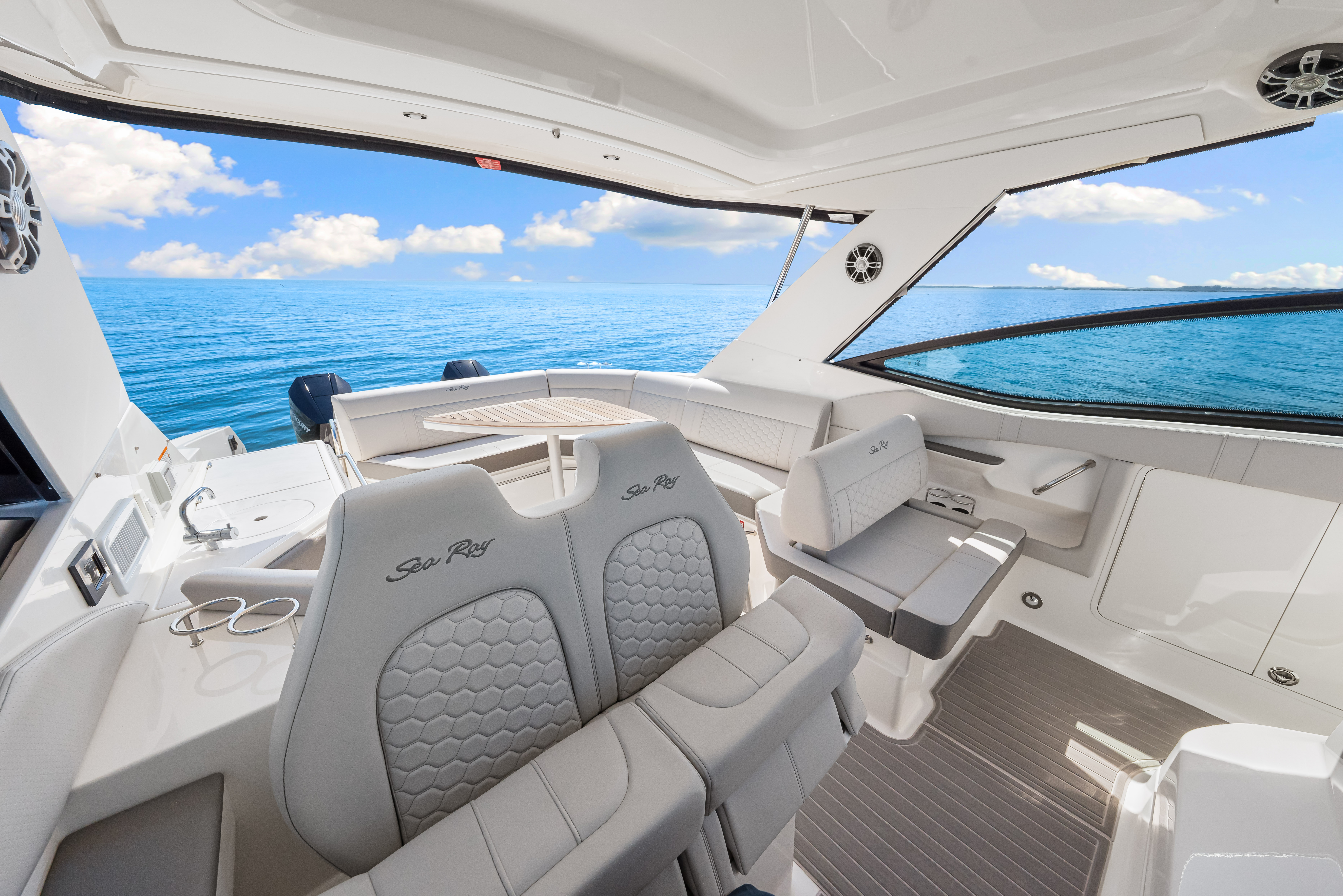 2025 Sea Ray Sundancer 320 Outboard Image Thumbnail #25