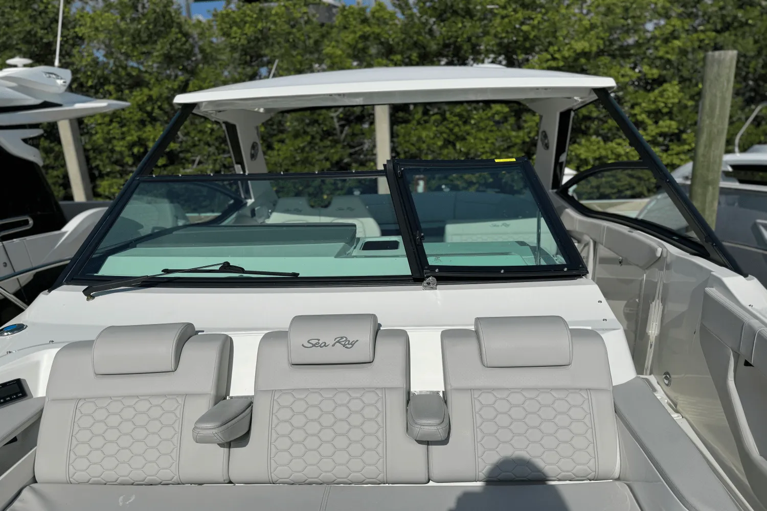 2025 Sea Ray Sundancer 320 Outboard Image Thumbnail #30