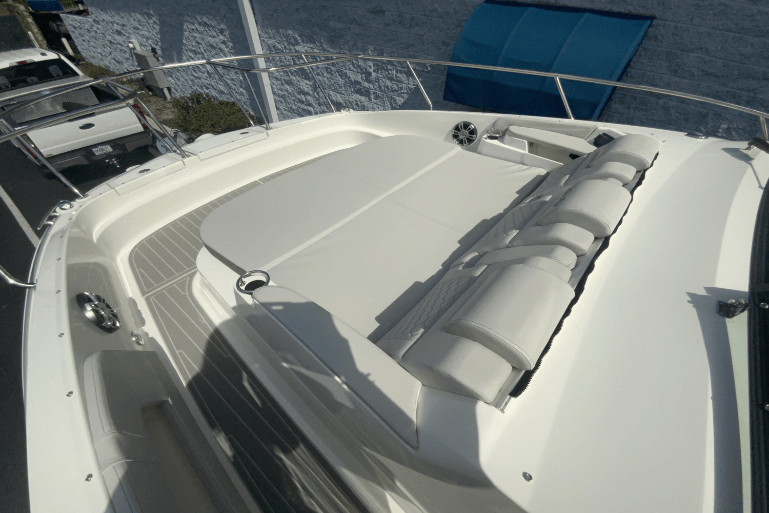 2025 Sea Ray Sundancer 320 Outboard Image Thumbnail #23