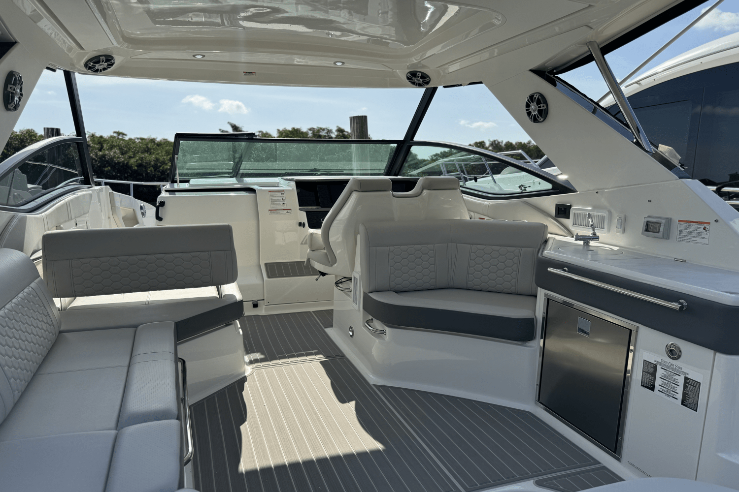 2025 Sea Ray Sundancer 320 Outboard Image Thumbnail #16