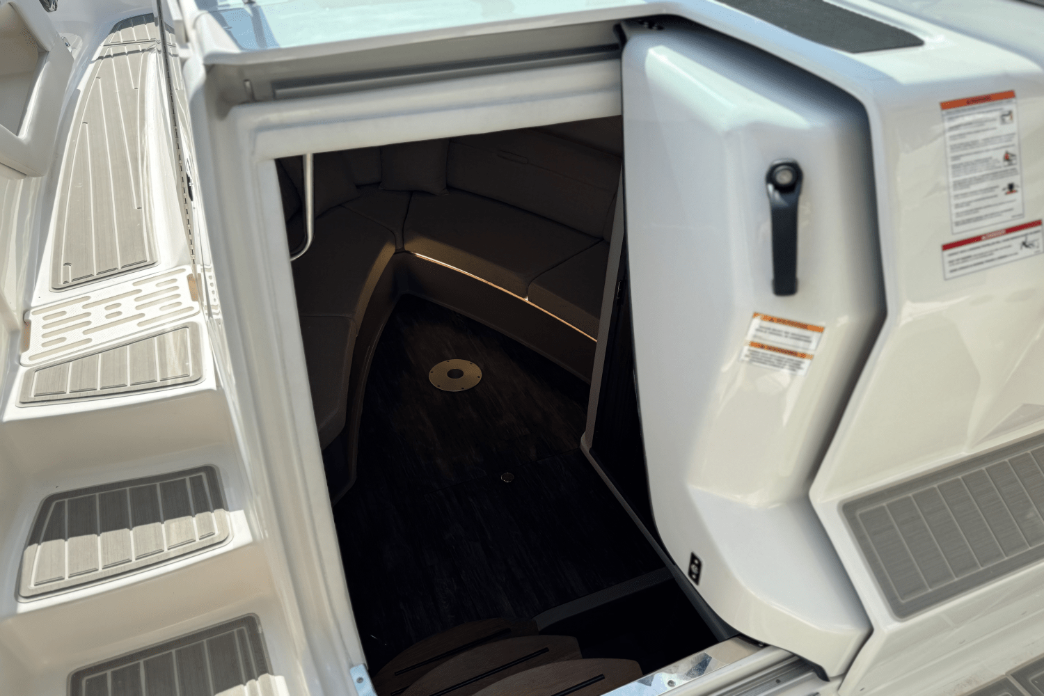 2025 Sea Ray Sundancer 320 Outboard Image Thumbnail #35