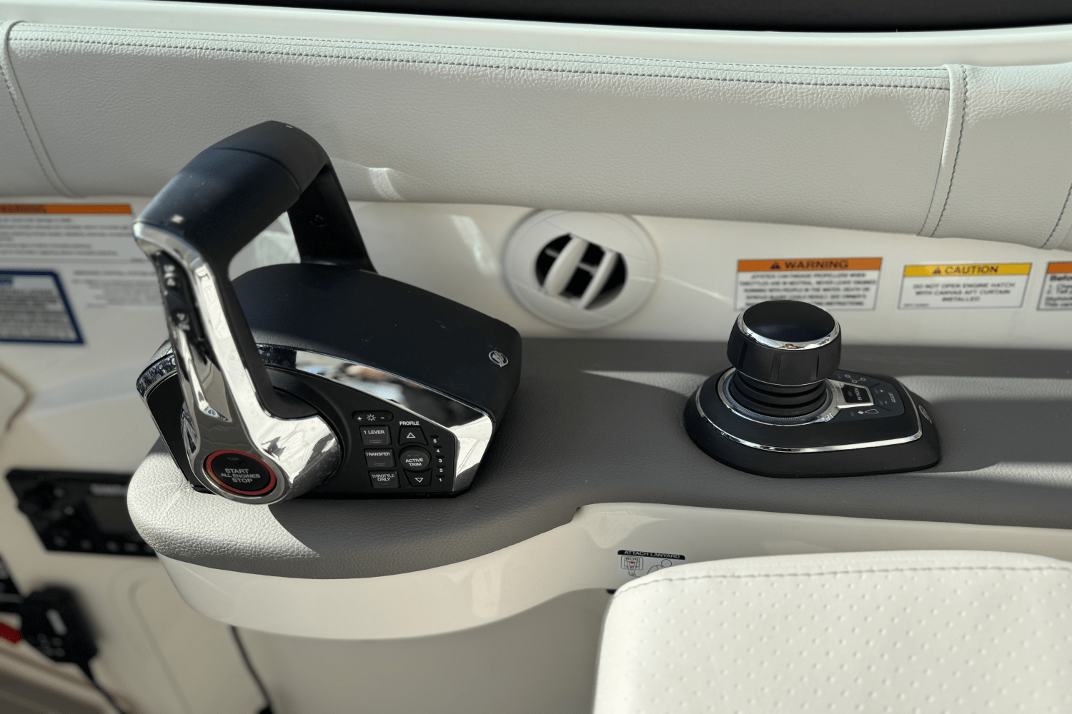 2025 Sea Ray Sundancer 320 Outboard Image Thumbnail #24