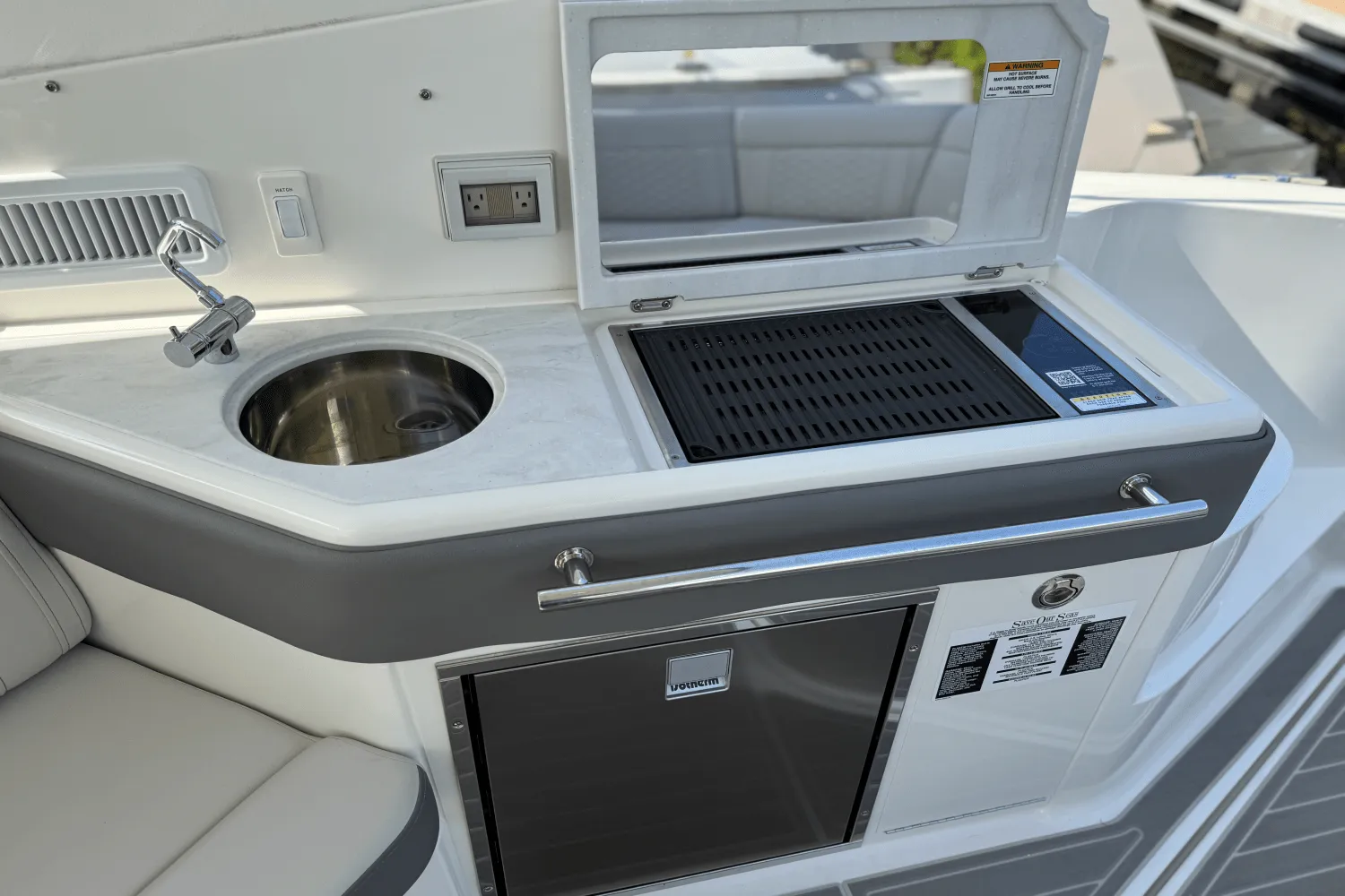 2025 Sea Ray Sundancer 320 Outboard Image Thumbnail #18