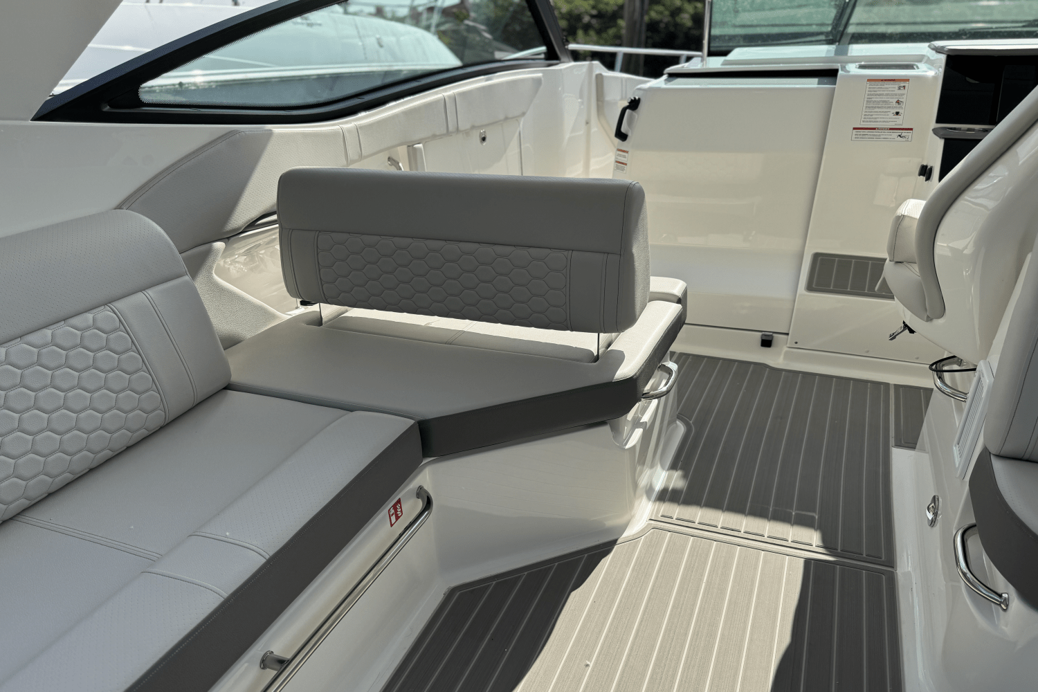 2025 Sea Ray Sundancer 320 Outboard Image Thumbnail #21