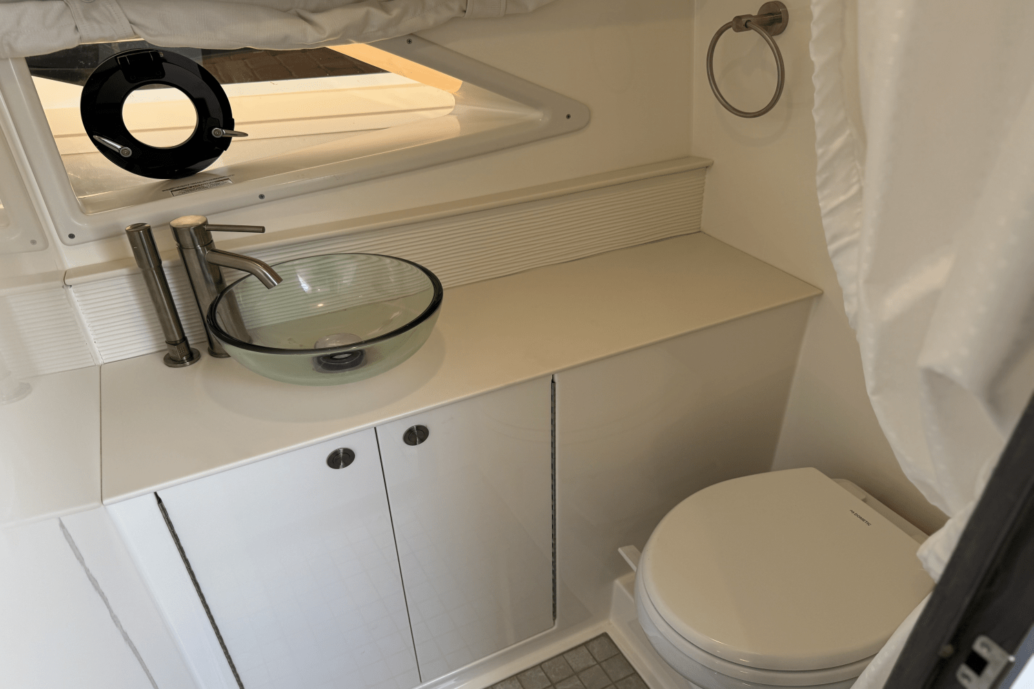 2025 Sea Ray Sundancer 320 Outboard Image Thumbnail #40