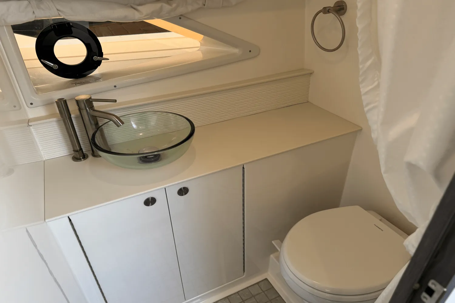 2025 Sea Ray Sundancer 320 Outboard Image Thumbnail #40