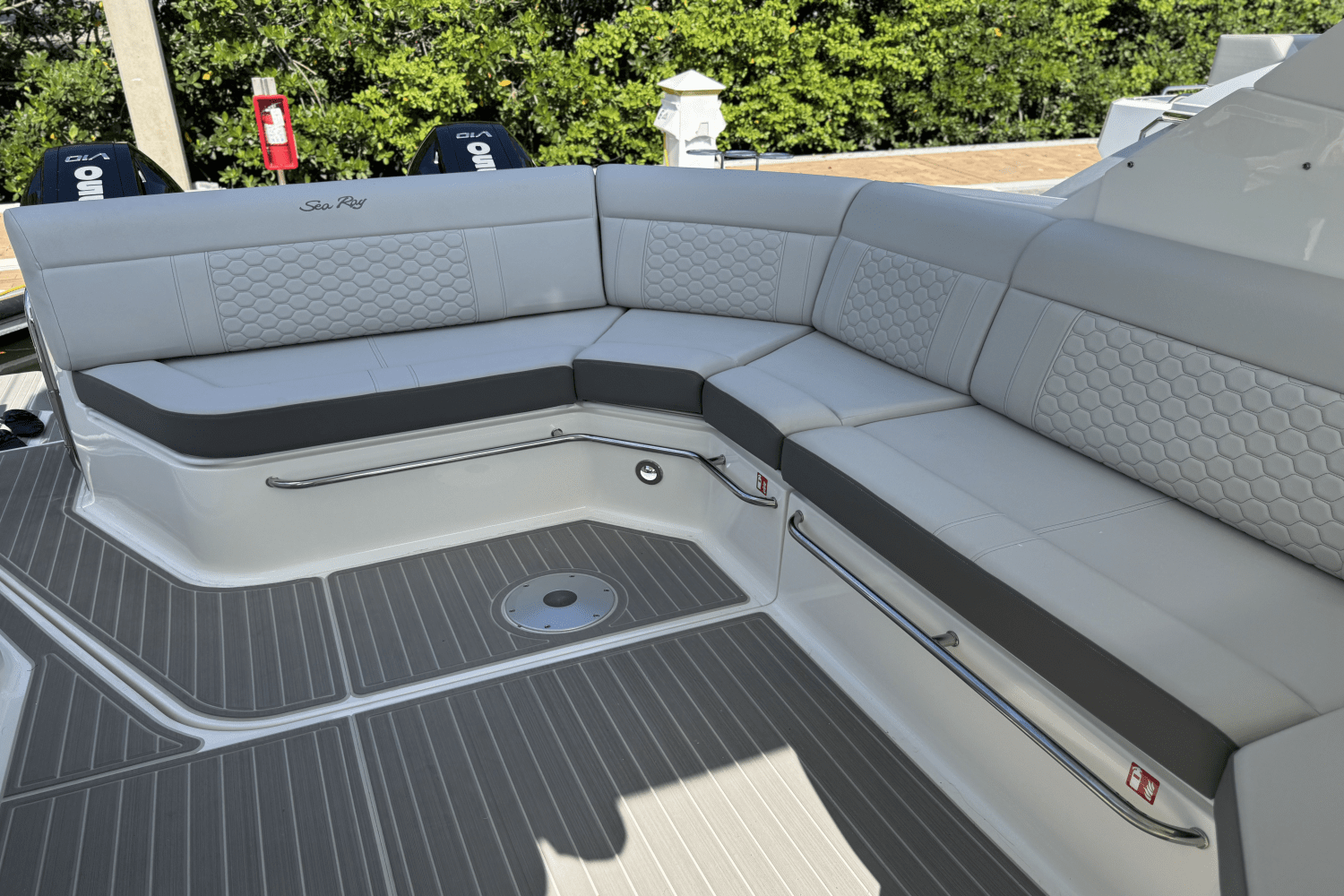 2025 Sea Ray Sundancer 320 Outboard Image Thumbnail #34