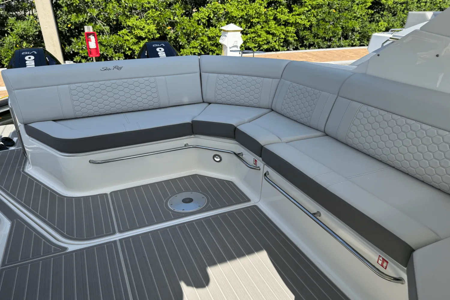 2025 Sea Ray Sundancer 320 Outboard Image Thumbnail #34