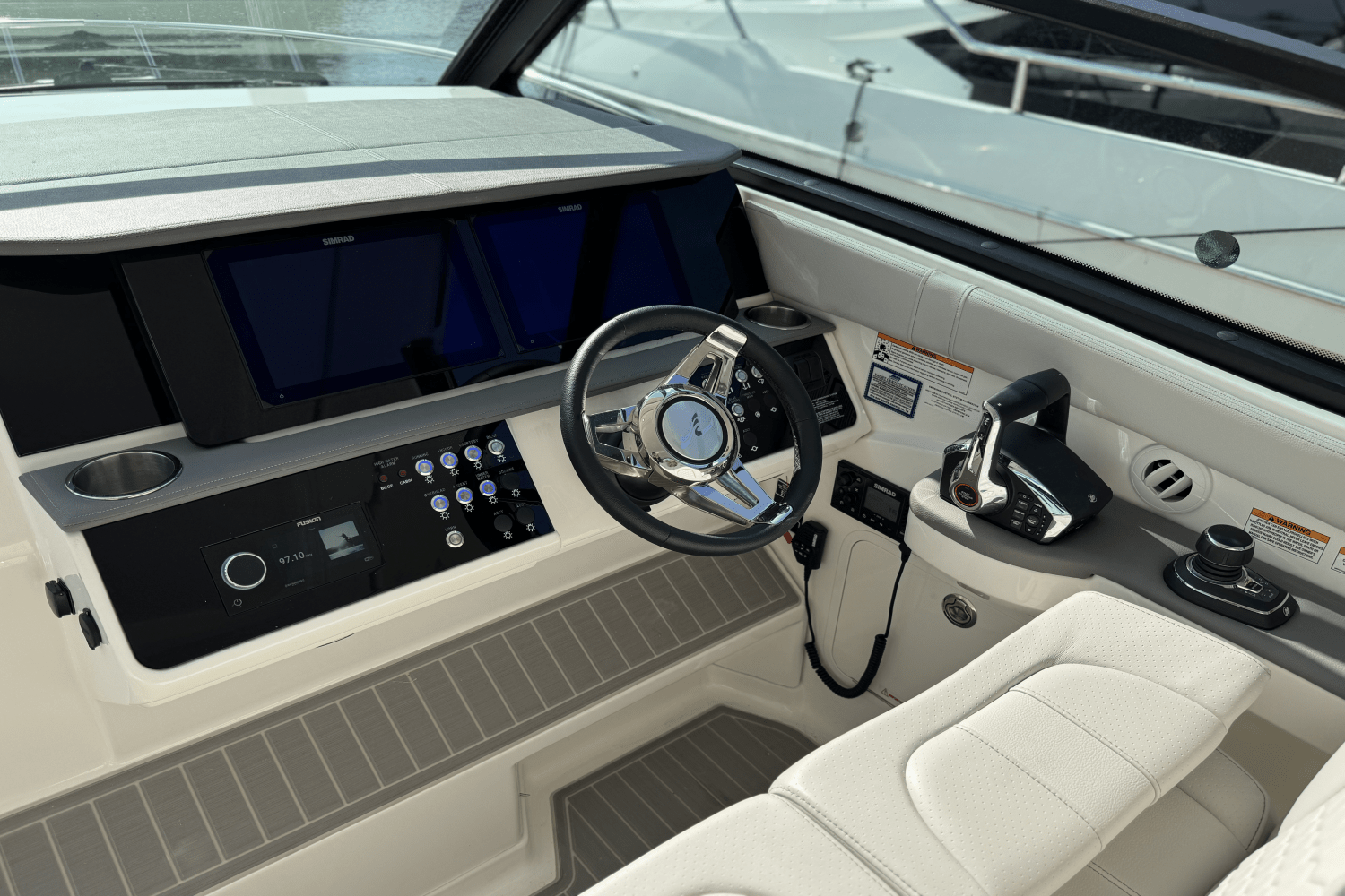 2025 Sea Ray Sundancer 320 Outboard Image Thumbnail #23