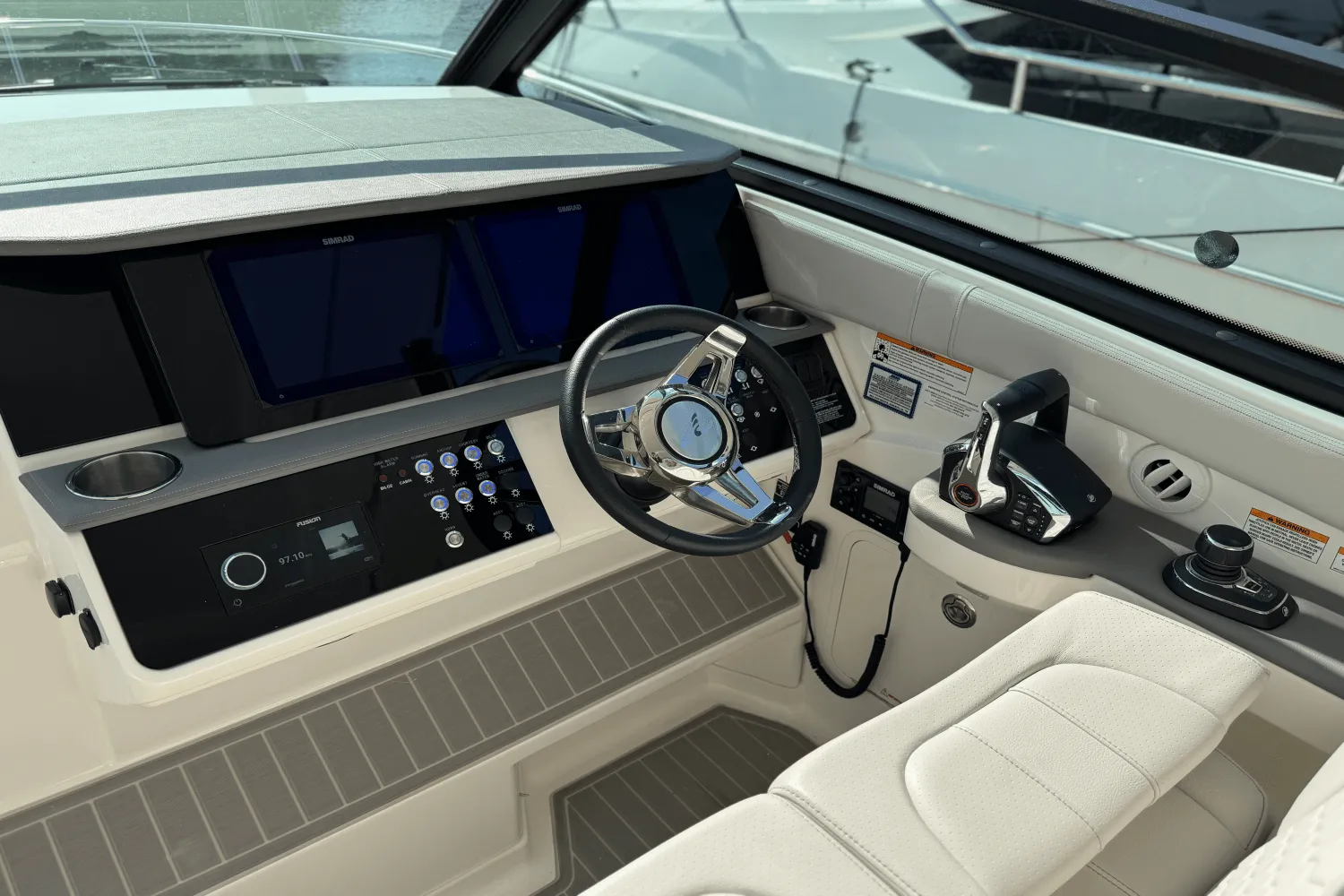 2025 Sea Ray Sundancer 320 Outboard Image Thumbnail #23
