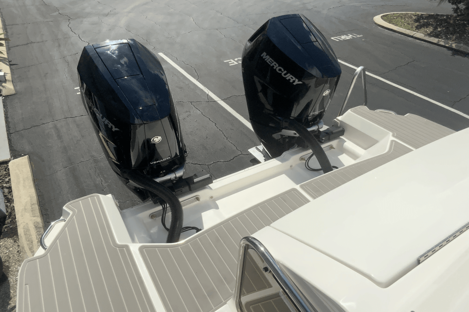 2025 Sea Ray Sundancer 320 Outboard Image Thumbnail #2