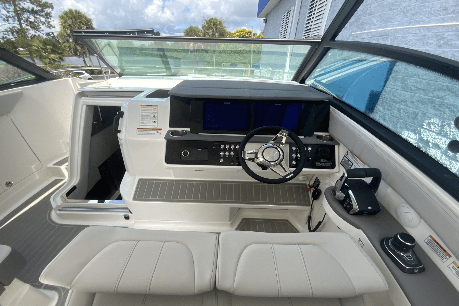 2025 Sea Ray Sundancer 320 Outboard Image Thumbnail #15