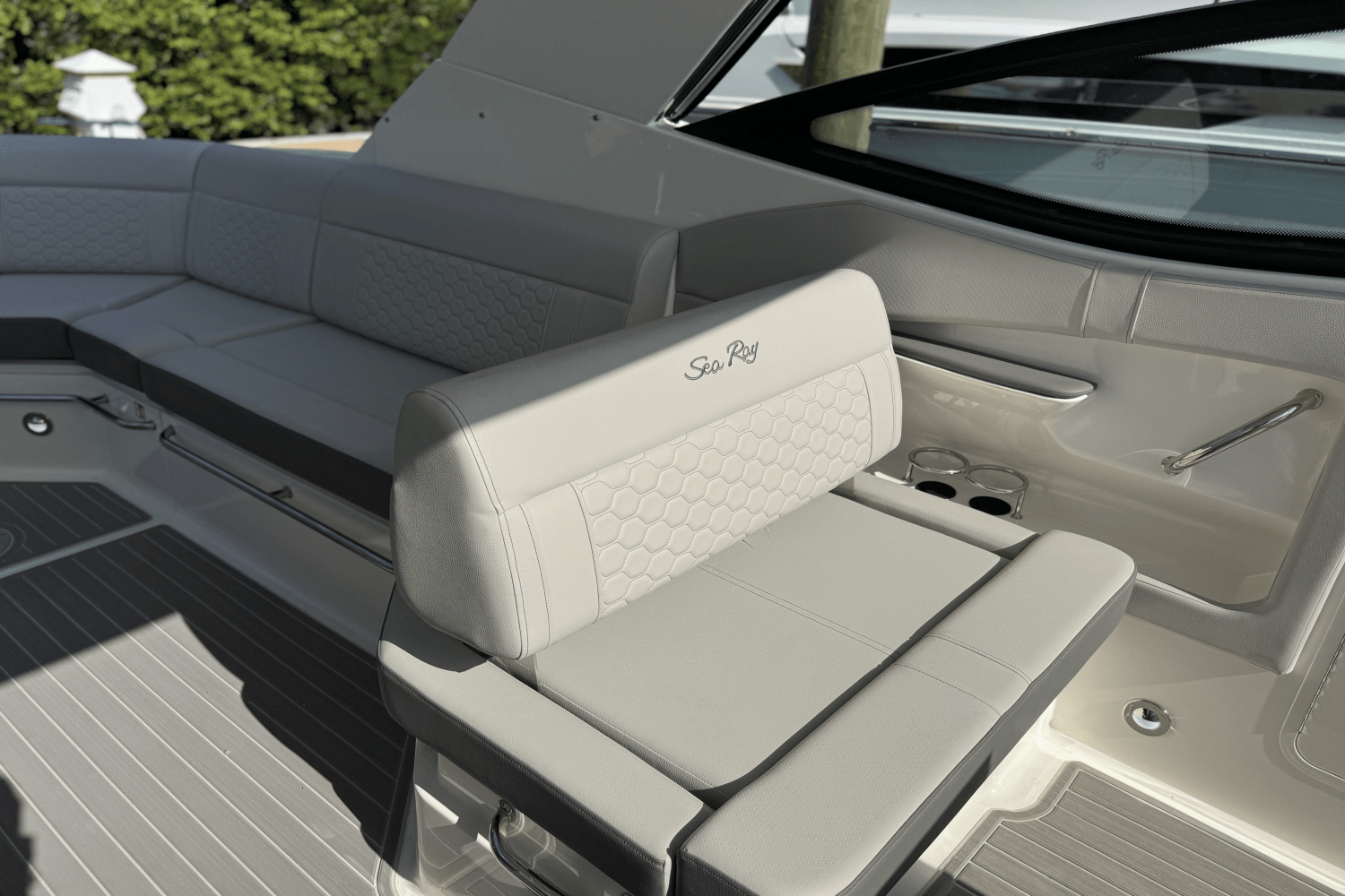 2025 Sea Ray Sundancer 320 Outboard Image Thumbnail #33