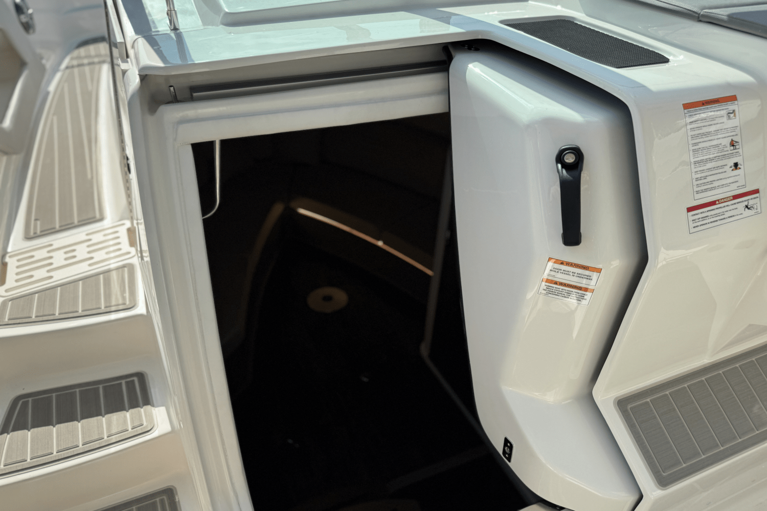 2025 Sea Ray Sundancer 320 Outboard Image Thumbnail #36