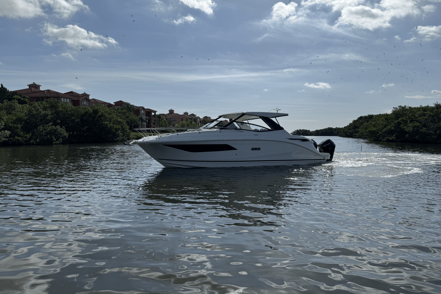 2025 Sea Ray Sundancer 320 Outboard Image Thumbnail #1