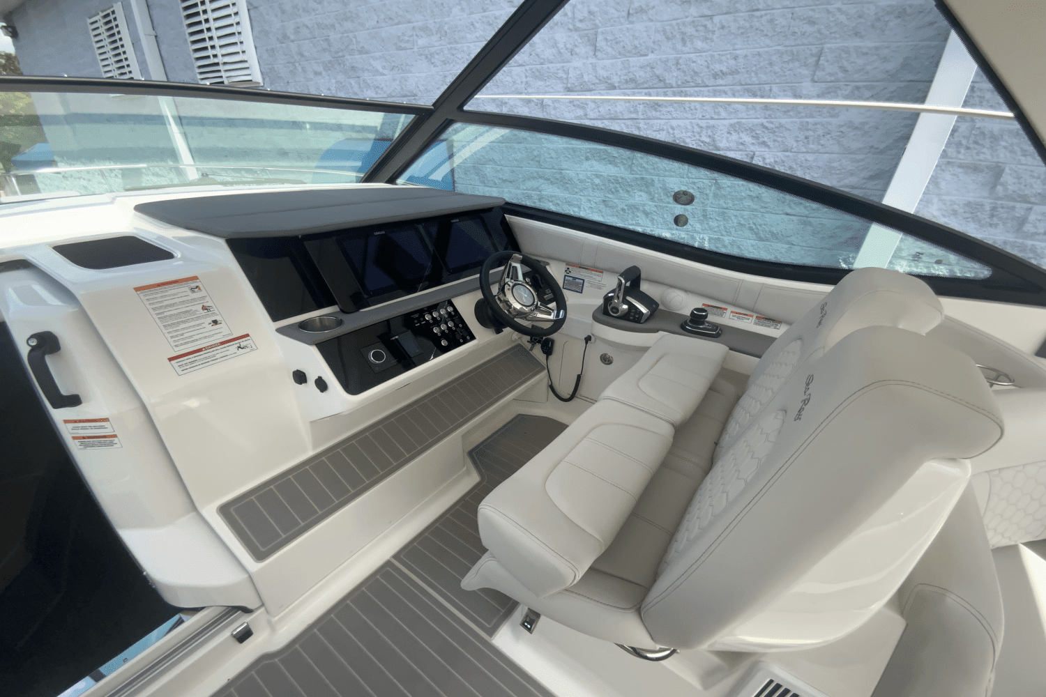 2025 Sea Ray Sundancer 320 Outboard Image Thumbnail #16