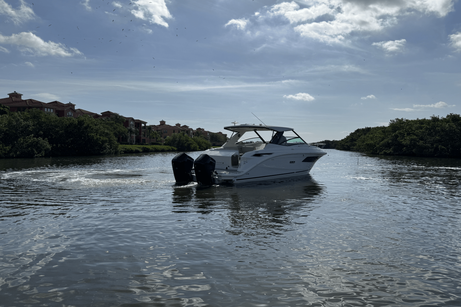 2025 Sea Ray Sundancer 320 Outboard Image Thumbnail #11