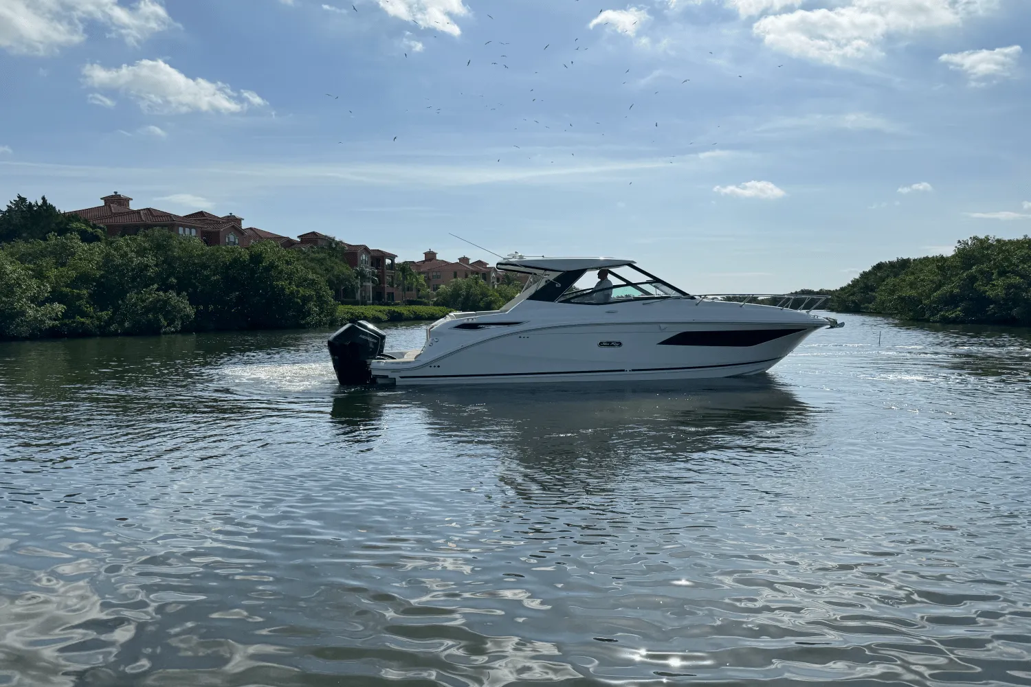 2025 Sea Ray Sundancer 320 Outboard Image Thumbnail #8
