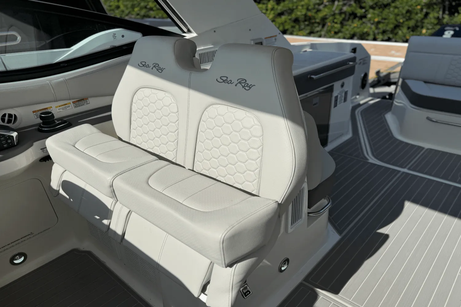 2025 Sea Ray Sundancer 320 Outboard Image Thumbnail #32
