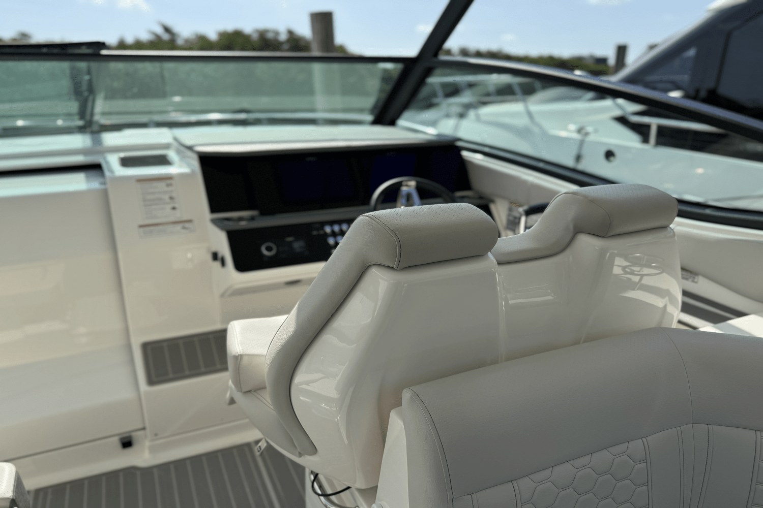 2025 Sea Ray Sundancer 320 Outboard Image Thumbnail #22