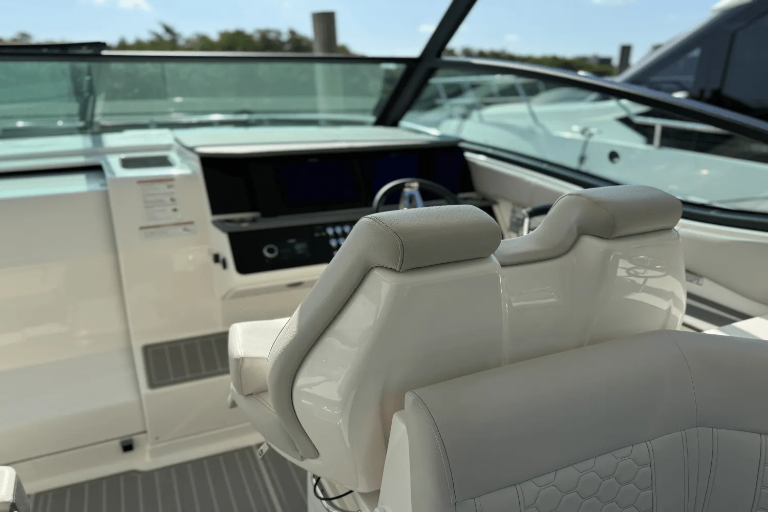 2025 Sea Ray Sundancer 320 Outboard Image Thumbnail #22